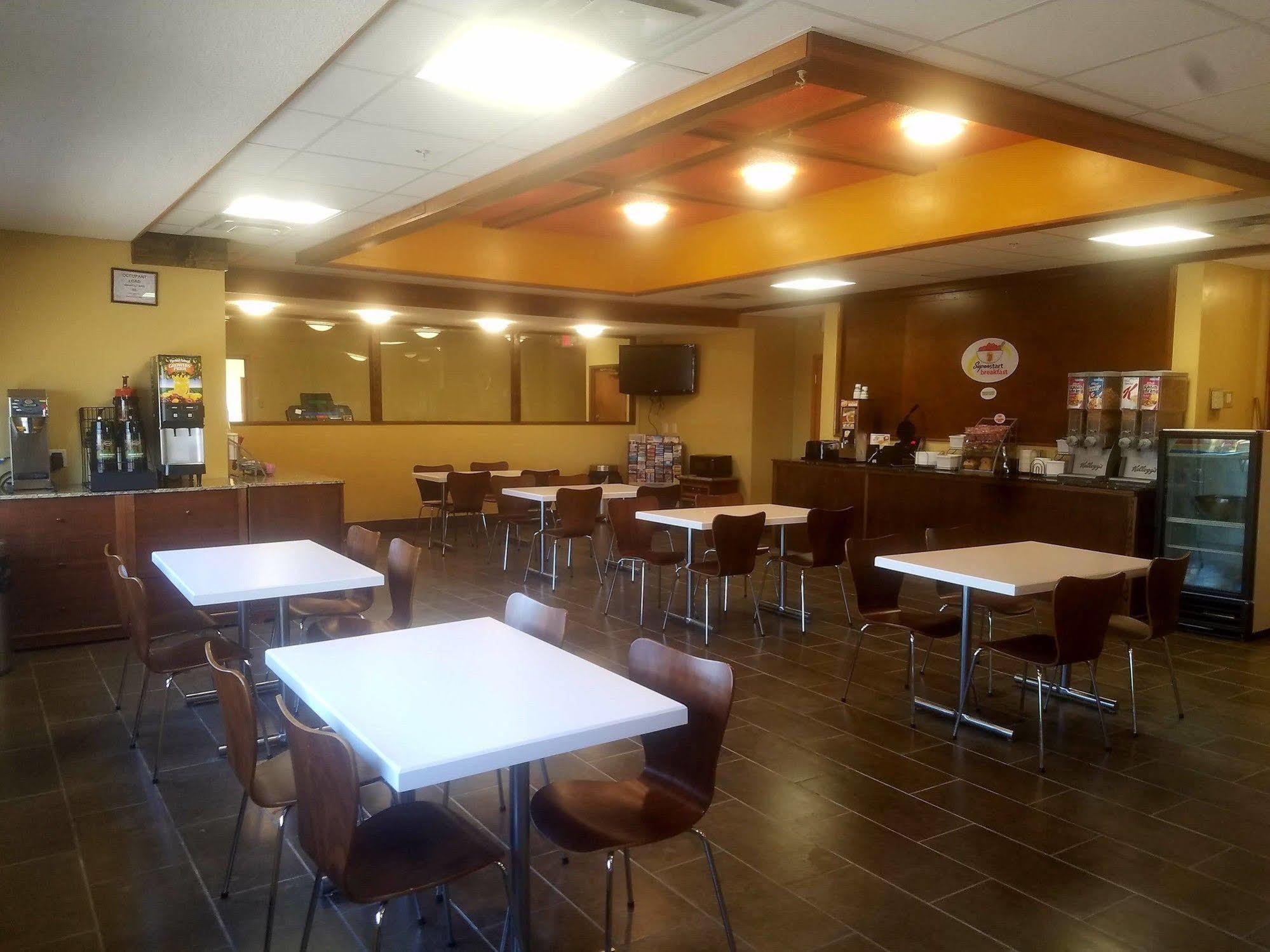 Super 8 By Wyndham Casper East/Evansville Exterior photo